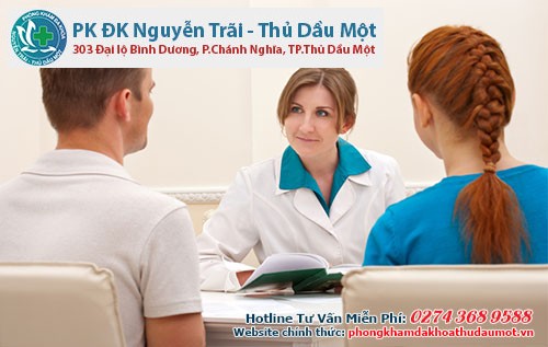 Đầu tiên, bác sĩ sẽ tiến hành thăm khám sức khỏe và sau đó sẽ kiểm tra tổng quát dương vật 