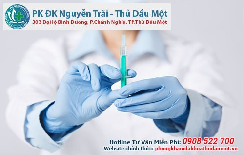 Tiêm thuốc gây tê khi thực hiện thắt ống dẫn tinh